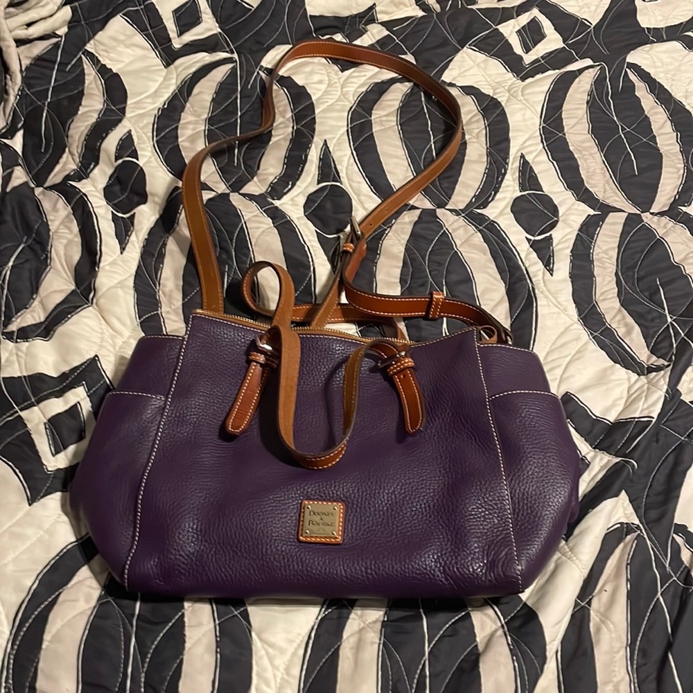 Purple pebble leather vintage dooney and bourke tote in excellent condition!